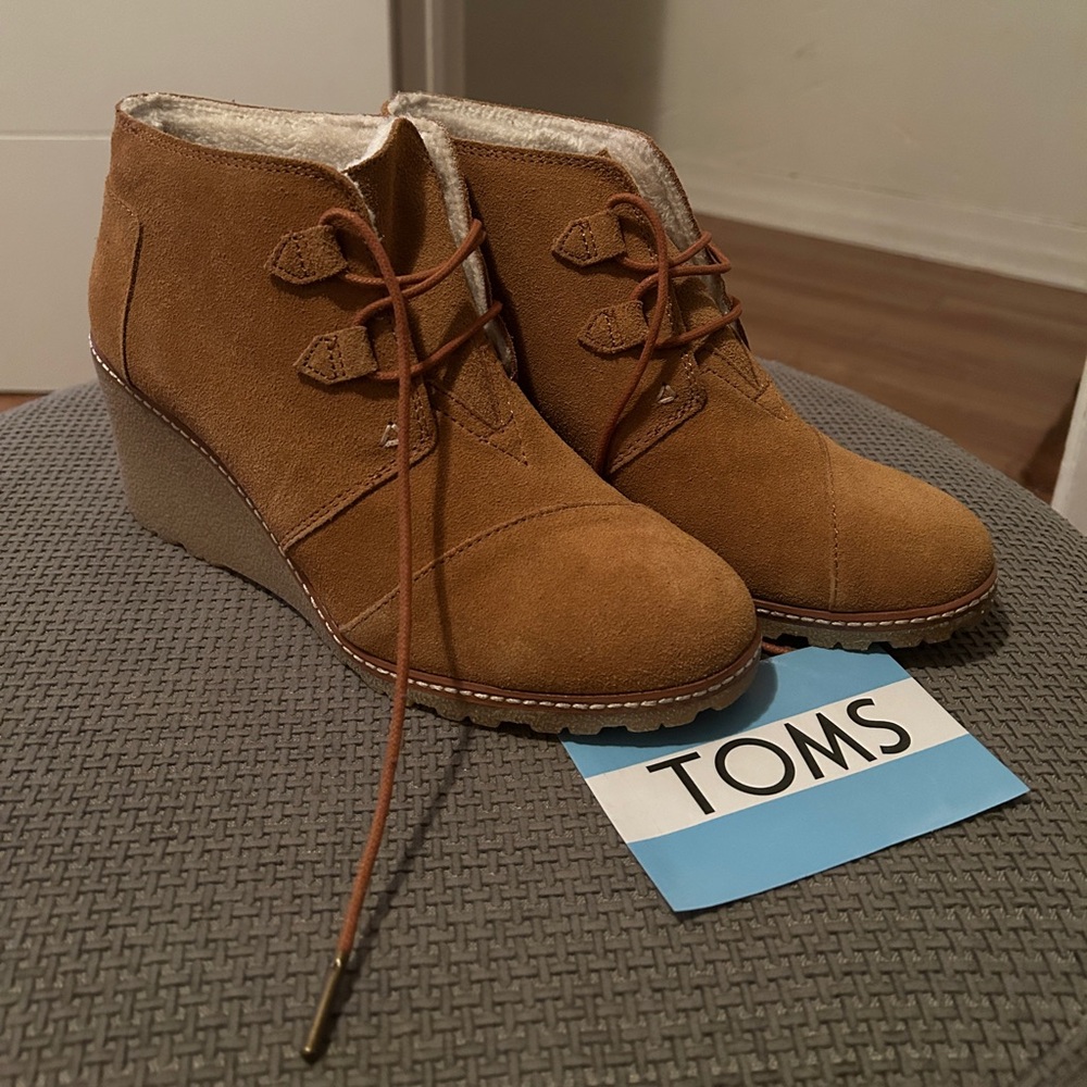 Elegant and practical little pair of bootys!